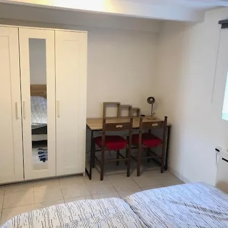 Calme Et Confort, Avec 2 Lits ,a La Frontiere アパート