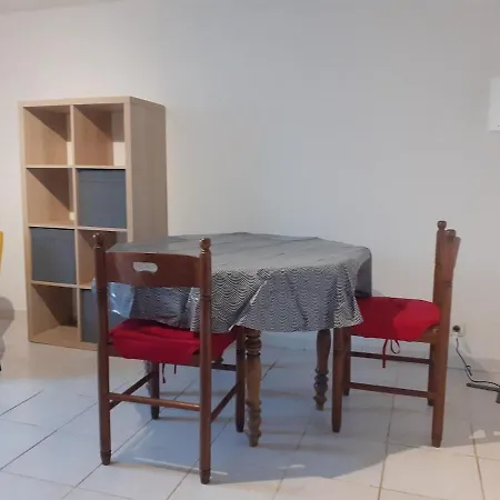 Calme Et Confort, Avec 2 Lits ,a La Frontiere *