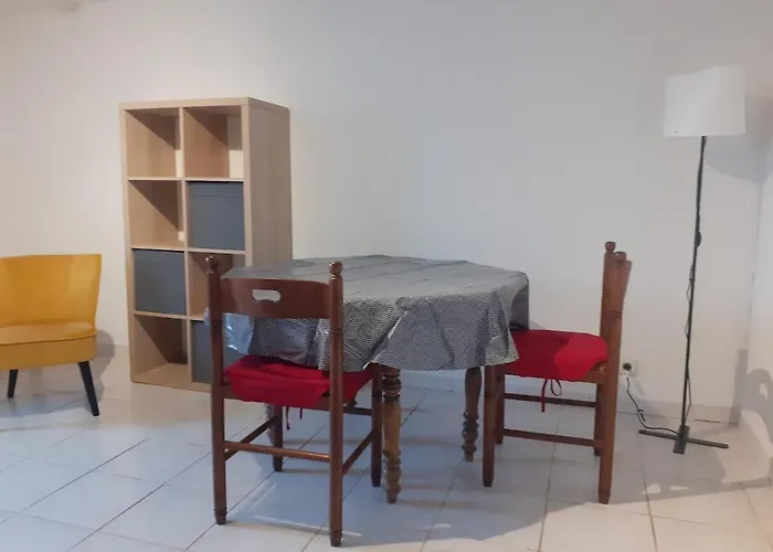 Calme Et Confort, Avec 2 Lits ,a La Frontiere *